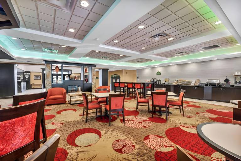 Holiday Inn Express & Suites Raleigh West Lenovo Center By IHG — photo 4