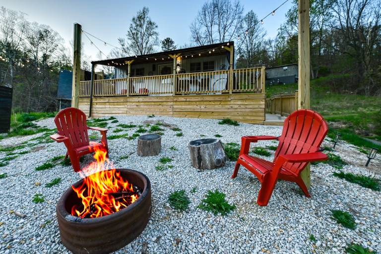 Hot Tub, Fire Pit: Lake-View Catlettsburg Getaway! — photo 2