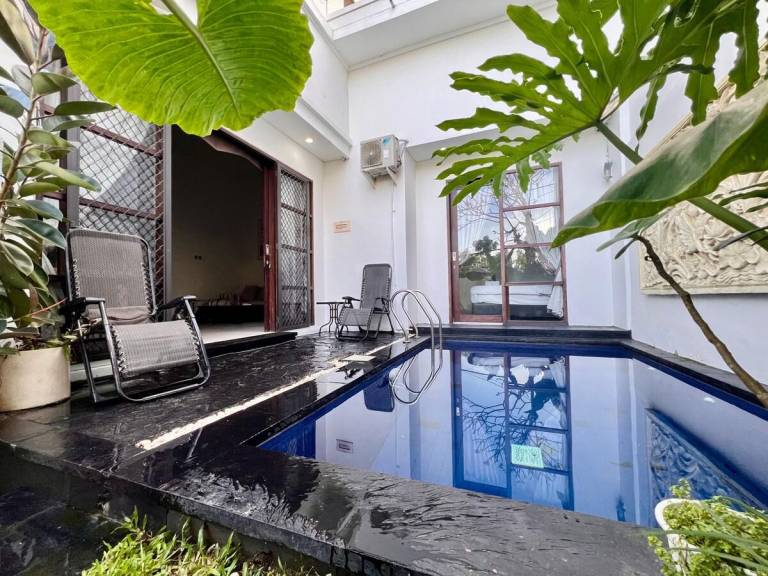 Vacation home with pool & yard — photo 3