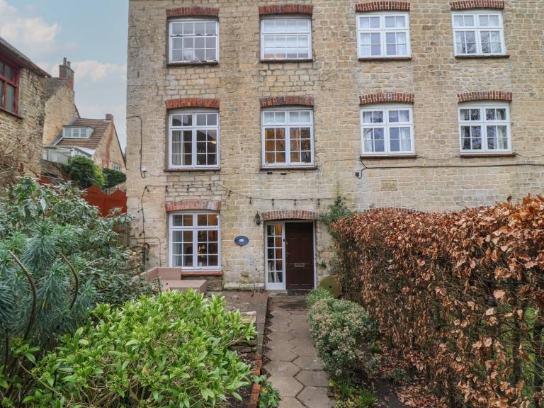 Children-friendly nice cottage with yard | Pets allowed in Wotton-under-Edge