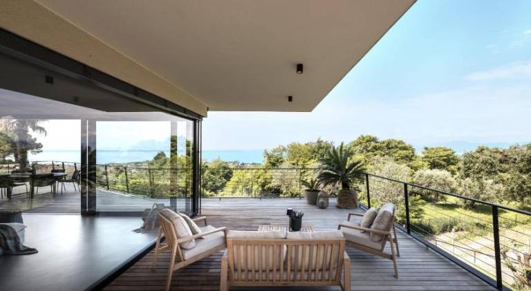 Villa with pool — photo 4
