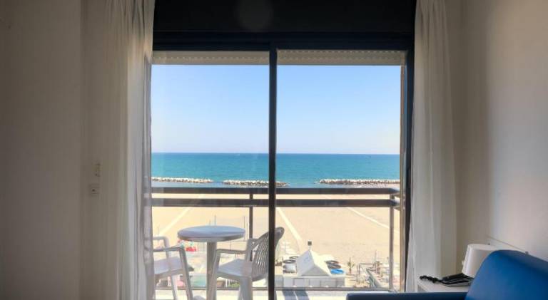 Serviced apartment with yard, terrace & private pool | Next to the beach | Pet-friendly — photo 5