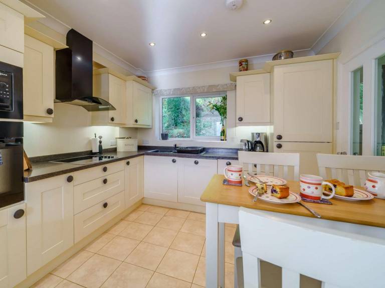 Fully equipped beautiful cottage with yard & BBQ | Water view | Pets are welcome — photo 3