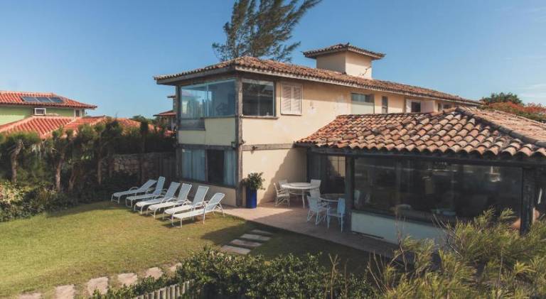 House with hot tub — photo 4