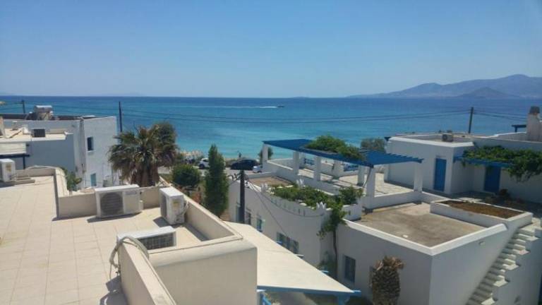 Serviced apartment with yard & patio | Beach nearby | Pet-friendly — photo 4