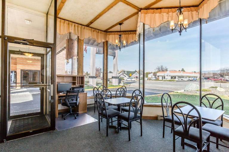 Econo Lodge Inn & Suites Kalispell - Glacier Nationa Park Gateway — photo 2
