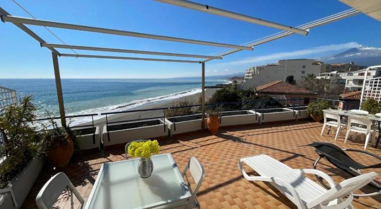 Apartment with terrace — photo 3