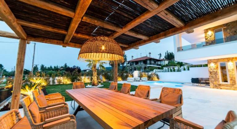 Villa with private pool, terrace & garden — photo 3