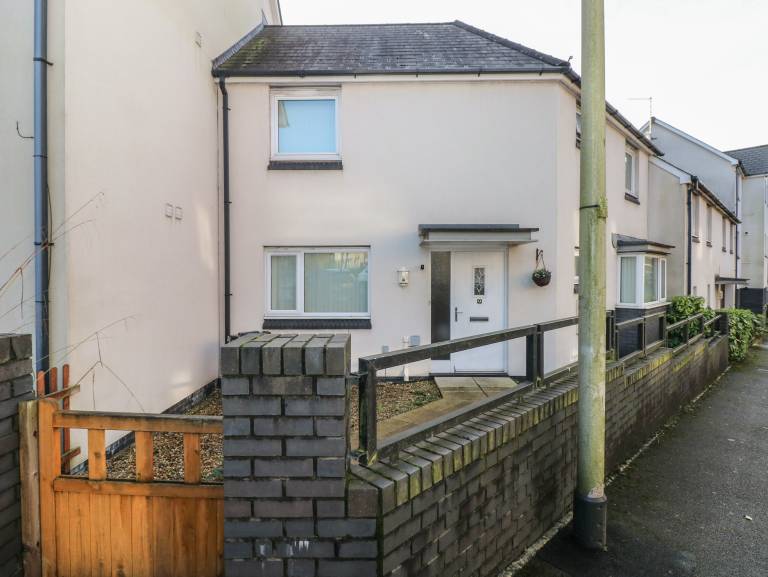 Cottage with yard in Swansea