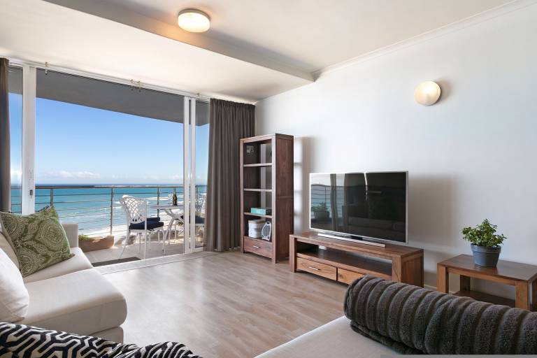 Beachfront Apt with Table Mountain Views HB902