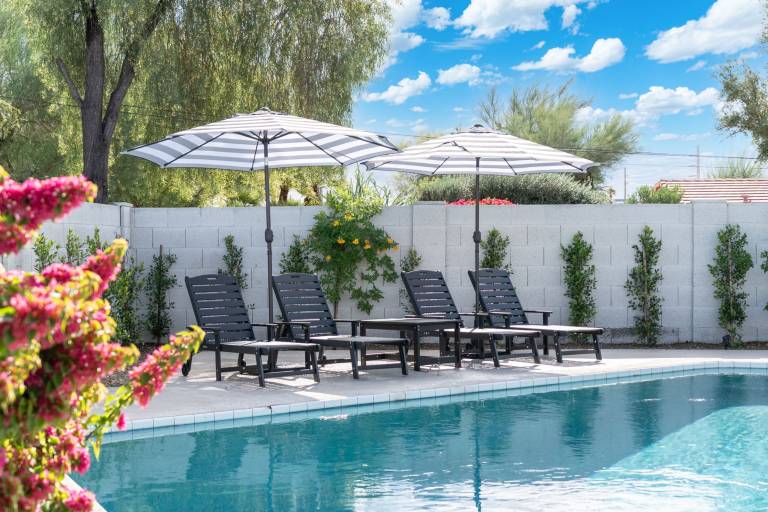 NEW The Palmera Updated 4BR Retreat w Pool