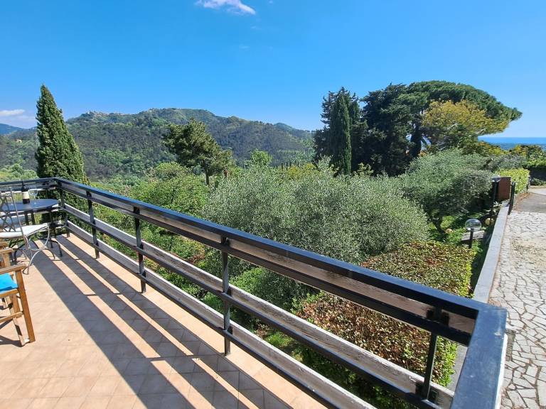 Vacation home with terrace — photo 3