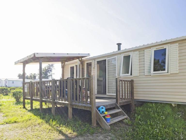 Mobile home with pool & patio — photo 4