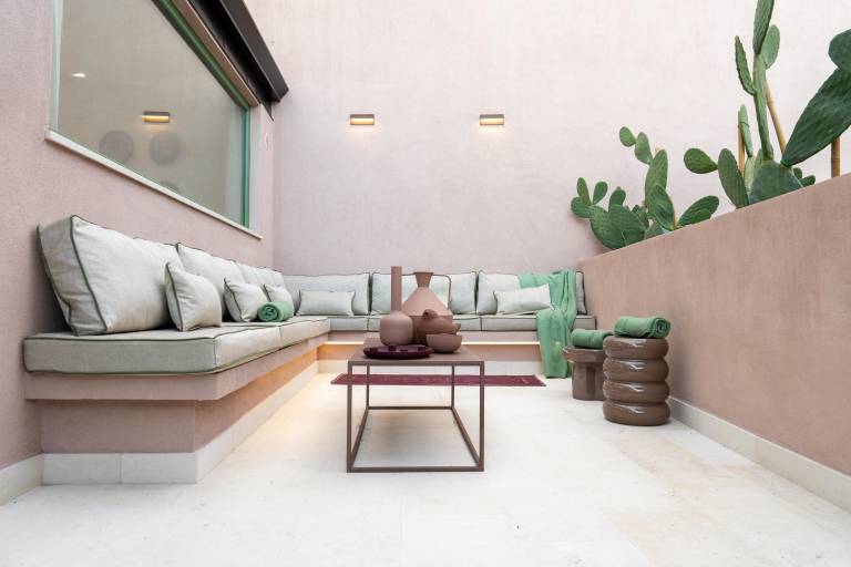 Rental apartment with patio & hot tub | City view — photo 3
