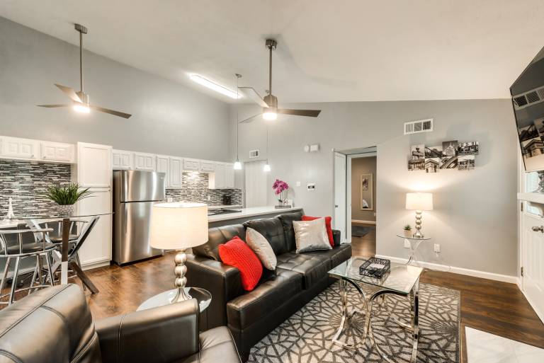 Holiday apartment with pool in Irving, TX
