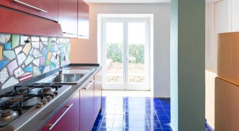 Ample villa with patio, garden & pool | Pets are welcome — photo 5