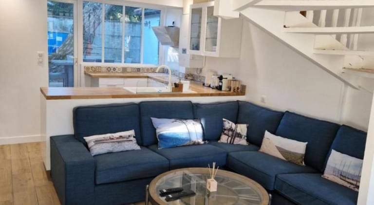 Fully equipped vacation home with jacuzzi, barbeque & yard | Close to the beach | Pet-friendly — photo 3