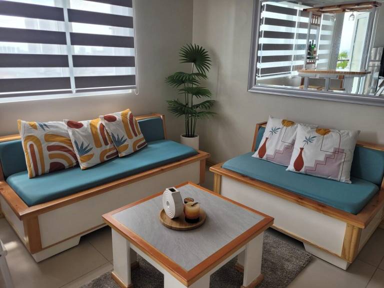Urban getaway in Circulo Verde 1-BR with balcony in Quezon City