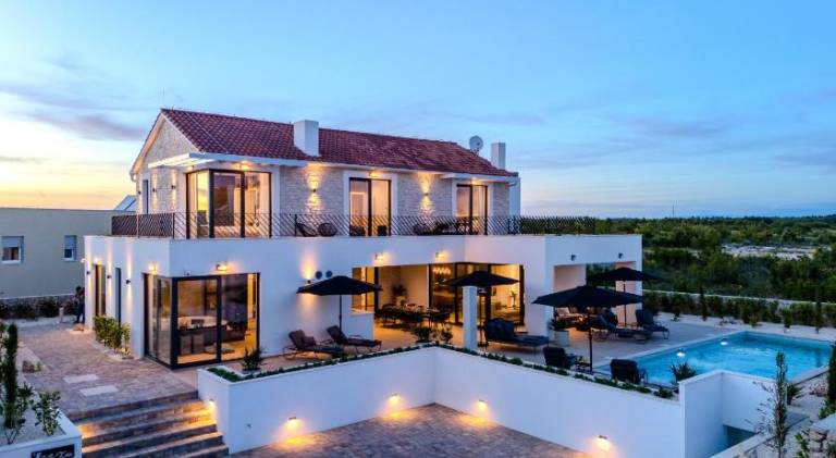 Luxury Villa Kaia -Heated pool, Sea View, Jacuzzi, Gym and Sauna in Vodice
