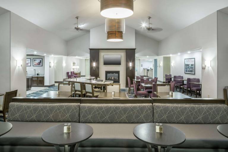 Homewood Suites by Hilton Cedar Rapids-North — photo 2