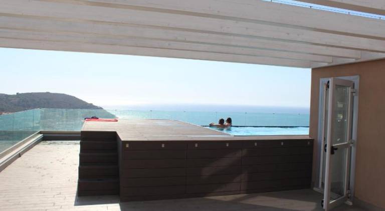 Serviced apartment with pool & patio — photo 3