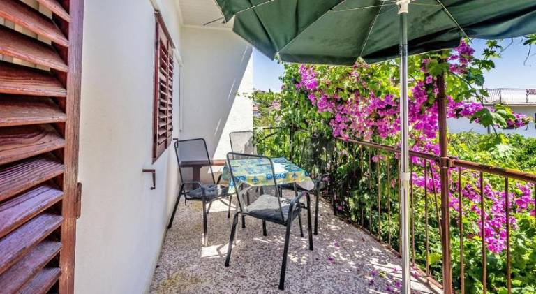 Beautiful holiday apartment with patio | Next to the beach | Pet-friendly — photo 4