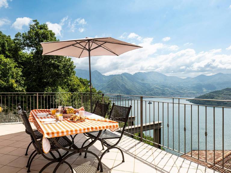 La Villetta mit Garten Seeblick und Pool