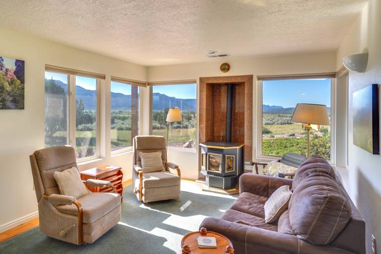 Zion Mountain Guest House w/ Canyon Vistas! — photo 4