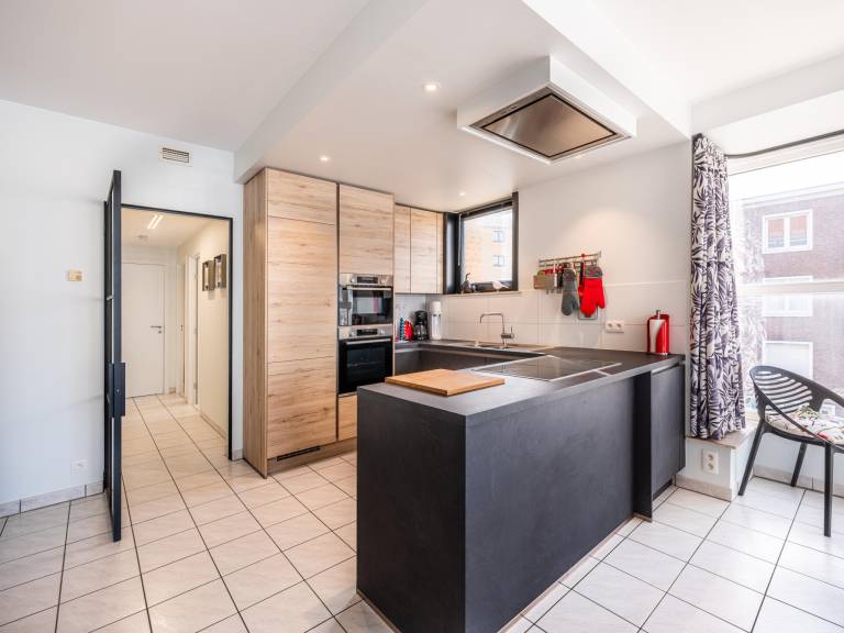 Beautifully renovated flat with sea views — photo 3