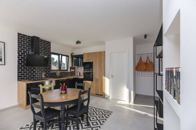 Rental apartment with BBQ, terrace & pool — photo 4