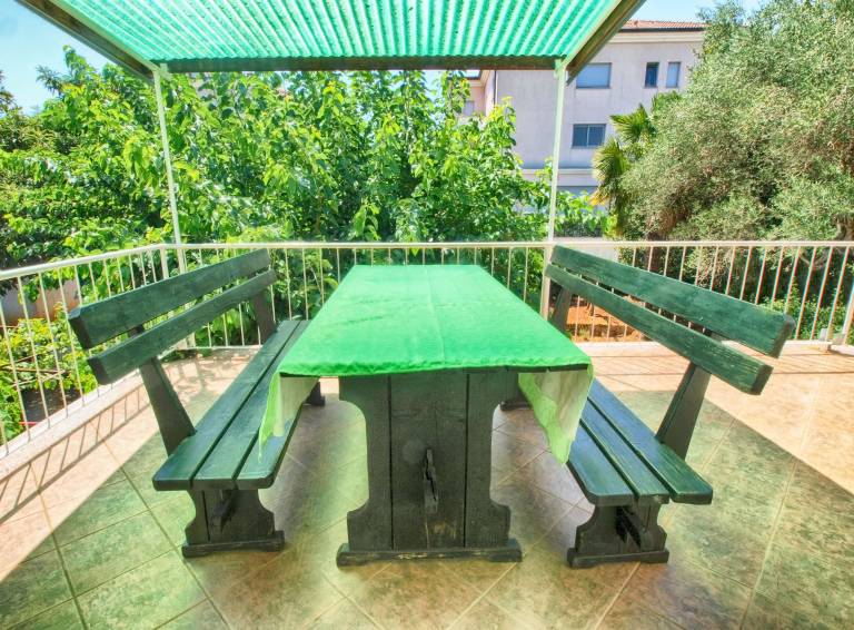 Rental apartment with patio — photo 4