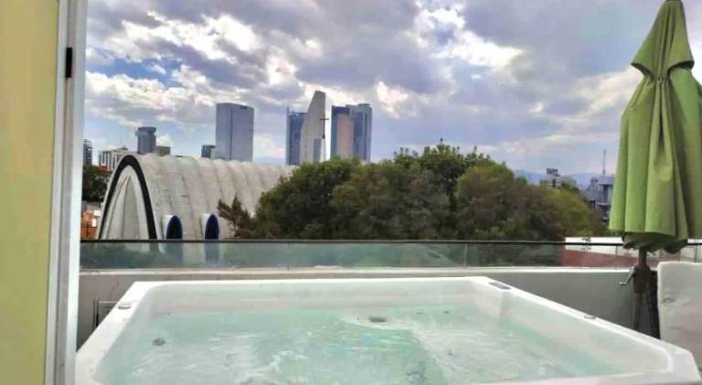 Rental apartment with hot tub & pool — photo 5