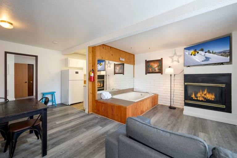 Village Suites Inn. Polar Bear, Perfect Location in the Village, fully equipped downstairs unit in San Bernardino, CA