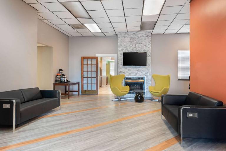 Quality Inn Fairborn near Wright Patterson AFB — photo 3