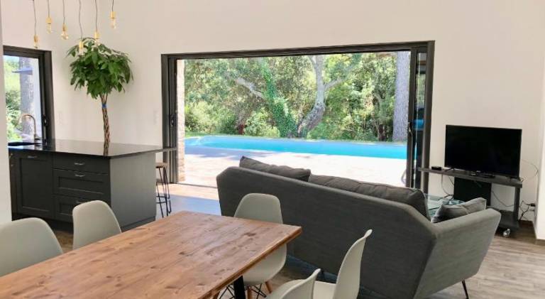 Fully equipped villa with yard, private pool & patio | Pets are welcome — photo 3