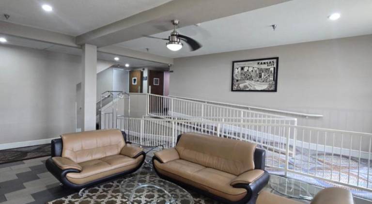Super 8 By Wyndham Kansas City — photo 4