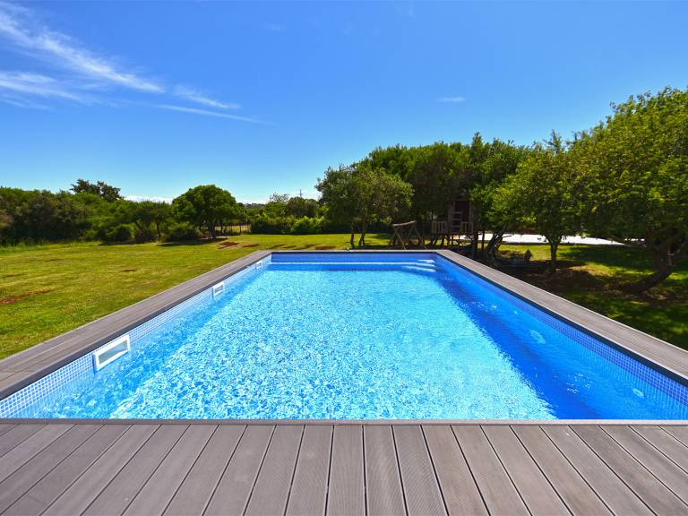 Vacation home with yard, private pool & barbecue — photo 4