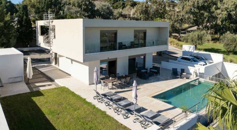 Villa with private pool, yard & patio in Rhodes