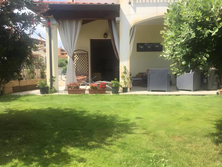 Fully equipped house with garden, barbeque & terrace | Garden view | Good for workation | Pet-friendly in Budoni