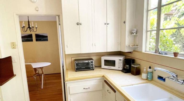 Ample apartment | Close to the beach | Pet-friendly in Santa Barbara, CA
