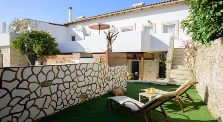 Nice villa with barbeque, private pool & yard | Dogs allowed — photo 4