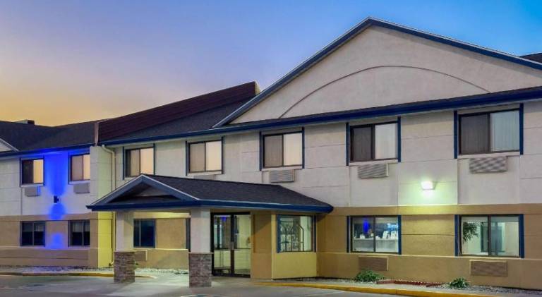 Travelodge by Wyndham Fargo West Acres in Fargo, ND