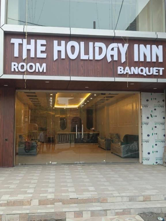 THE HOLIDAY INN in Varanasi