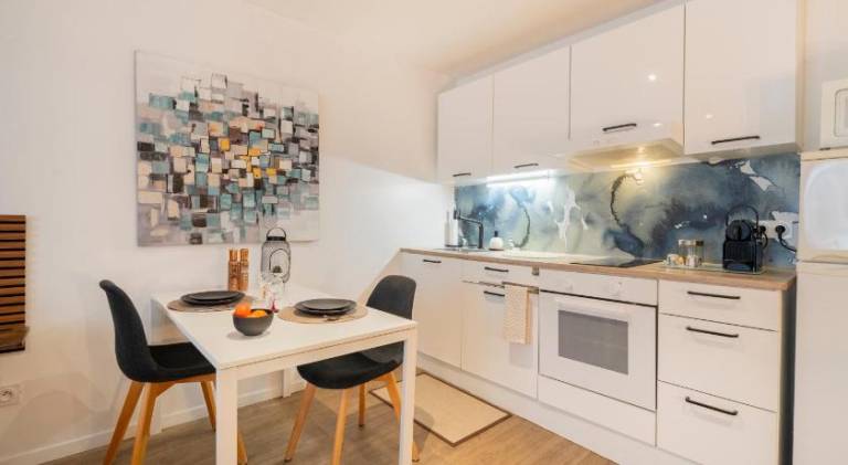Rental apartment | Near Notre-Dame de la Garde | Dogs allowed — photo 2