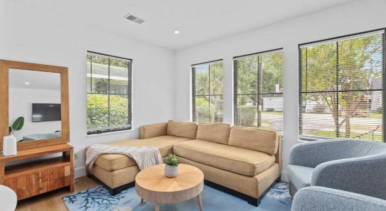 House with hot tub | Pet-friendly — photo 3