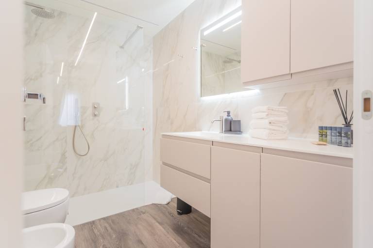 Children-friendly wonderful holiday apartment | Near Como Cathedral | City view | Dogs allowed — photo 4