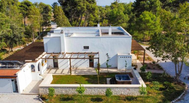 Wonderful farm with yard, terrace & jacuzzi | Dogs allowed in Melendugno