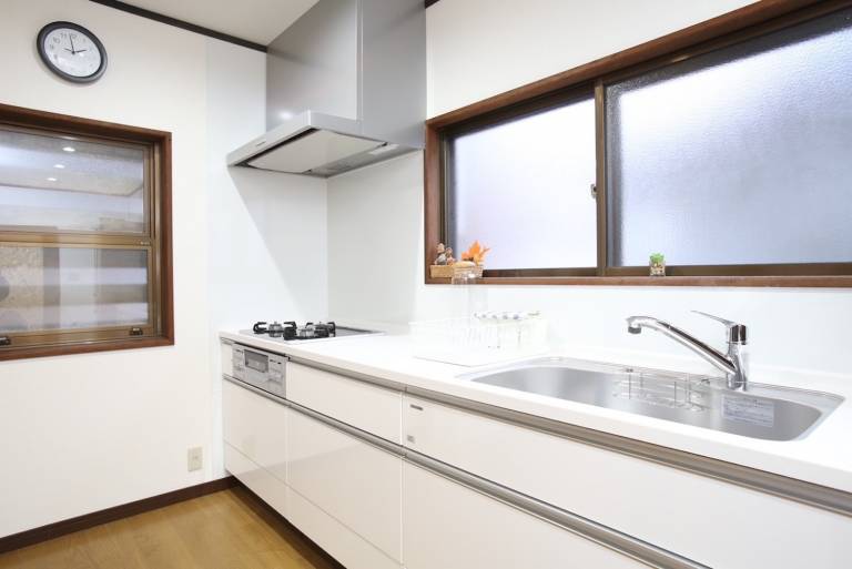 Beautiful vacation home with BBQ | Pet-friendly — photo 3