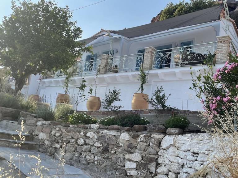 House Poros
