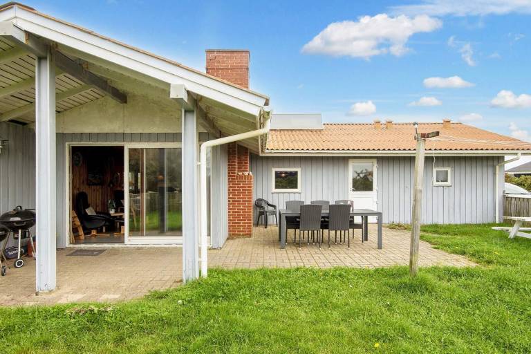 Fully equipped charming vacation home with patio, garden & sauna | Dogs allowed — photo 2